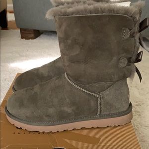 UGG Bailey Bow 1002954 W/FRSN Sz 7